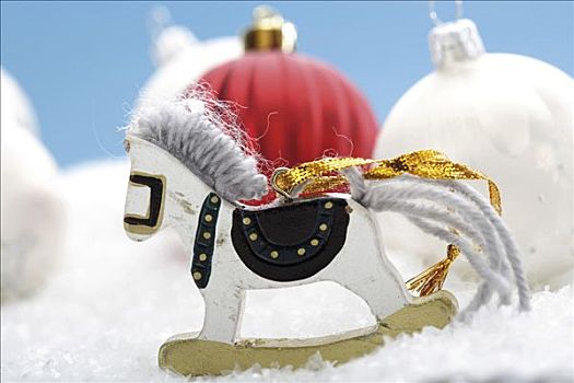 小,摇摆木马,人造,雪,圣诞装饰