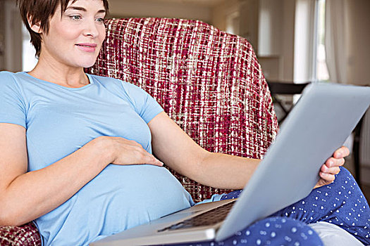 孕妇,笔记本电脑