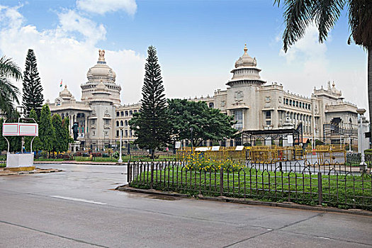 政府建筑,路边,班加罗尔,印度