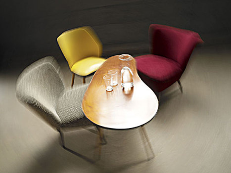 木桌,大玻璃杯,玻璃瓶,椅子,复古风格,模糊,岁月,复古,桌子,椭圆,玻璃,座椅,扶手椅,多彩,时尚,风格