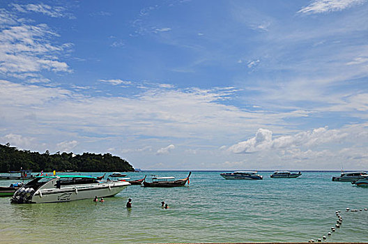泰国普吉岛皮皮岛,情人沙滩优美景色