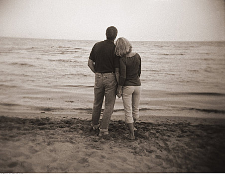 后视图,夫妻,站立,海滩