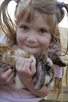 孩子,爱抚,兔子