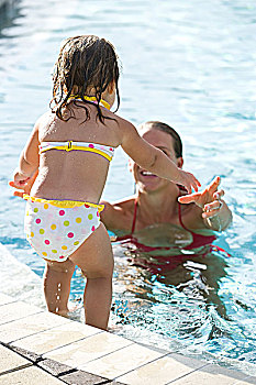 小女孩,跳跃,母亲,游泳池