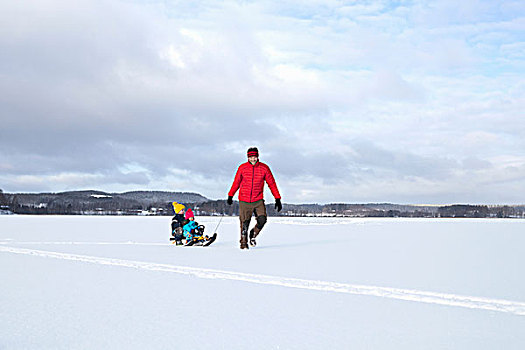 父亲,拉拽,儿子,雪橇,雪中,遮盖,风景