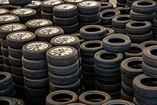 重庆民生物流北京分公司汽车零部件仓库储备的汽车轮胎