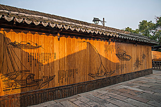 江南六大古镇之一-----乌镇民俗雕塑墙