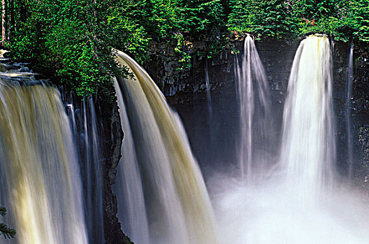 瀑布,威尔斯格雷省立公园,不列颠哥伦比亚省,加拿大