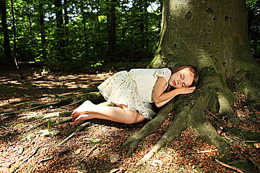 女孩,睡觉,树林