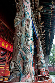 河北省邢台市开元寺菩萨殿前的四根石雕盘龙柱
