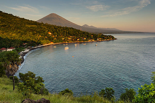 湾,火山