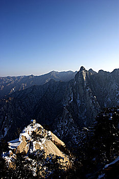 陕西-西岳华山群山环抱的下棋亭