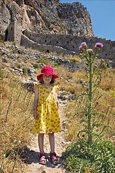 孩子,蓟属植物,中世纪,乡村,摩涅姆瓦西亚,老城,拉科尼亚,伯罗奔尼撒半岛,希腊