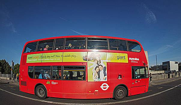 红色公交车,伦敦