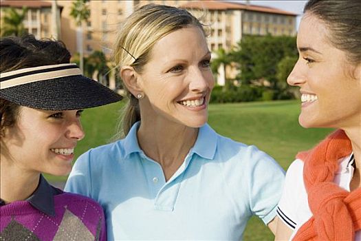 三个,打高尔夫,微笑,比尔提默高尔夫球场,比尔提默酒店,珊瑚顶市,佛罗里达,美国