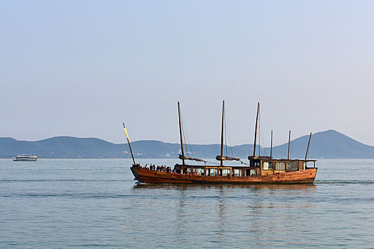 太湖上的木船