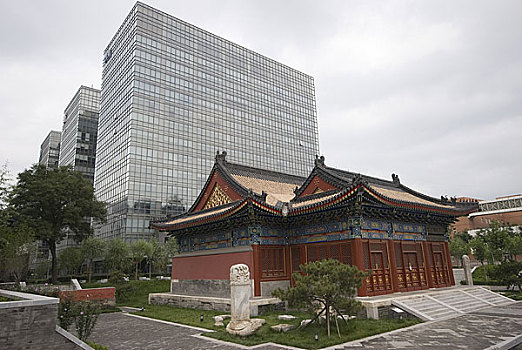 北京金融街中国电力投资大楼与城隍庙