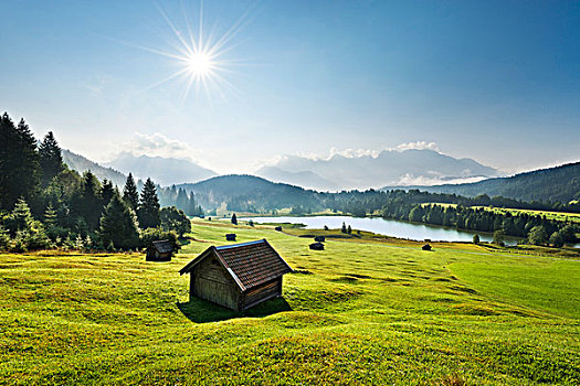 阿尔卑斯山,草地,草,水,阳光,山,田园,绿色,蓝色,天空