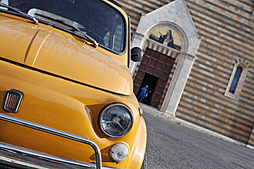 经典,飞亚特500型汽车,户外,教堂,蒙蒂普尔查诺红葡萄酒,托斯卡纳,意大利