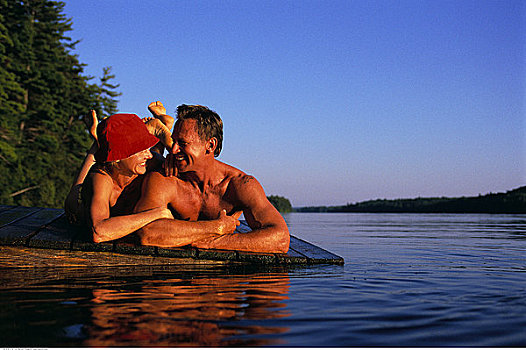 伴侣,躺着,码头,面对面,贝尔格莱德湖区,缅因,美国