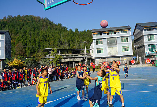 重庆酉阳,校园篮球赛火热冬季乡村校园