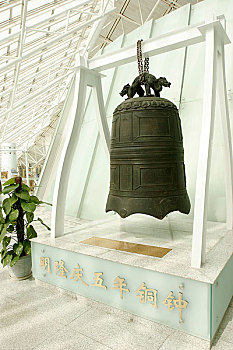 天津历史博物馆内的明隆庆五年铜钟