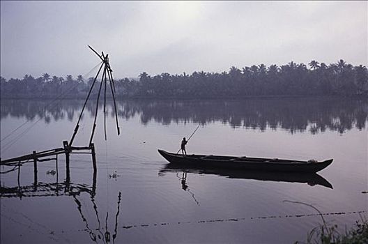 剪影,一个,男人,船,靠近,渔网,喀拉拉,印度