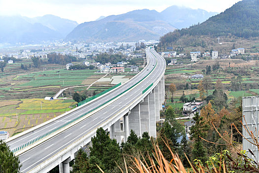 贵州省遵义市高速公路建设助力脱贫攻坚