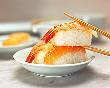握寿司,虾,三文鱼