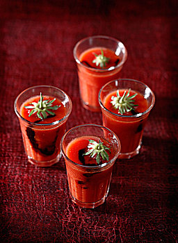 西红柿,草莓汁,香脂