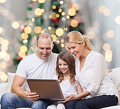 家庭,寒假,科技,人,概念,微笑,笔记本电脑,上方,圣诞树,背景