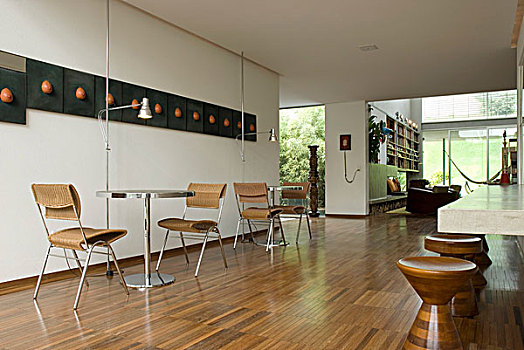 现代,客厅,镶木地板,小酒馆,桌子,椅子,建造,房子