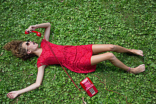 少女,躺着,草,红色,电话