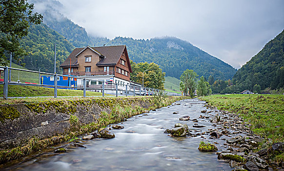 瑞士悬崖餐厅