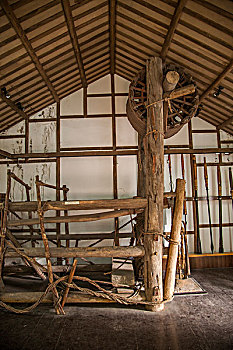 四川自贡市盐业历史博物馆展示的古代凿井碓架