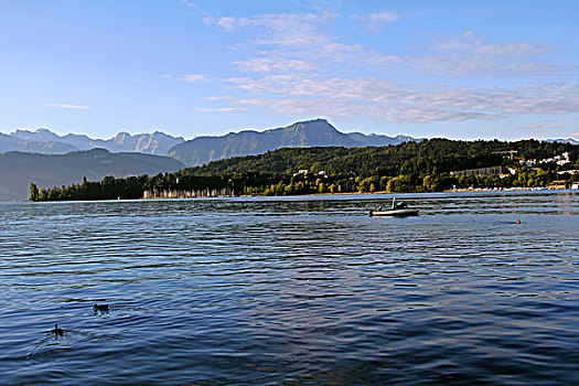 瑞士琉森湖的船