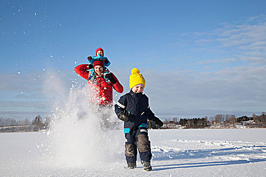 父亲,两个,儿子,玩耍,跑,积雪,风景
