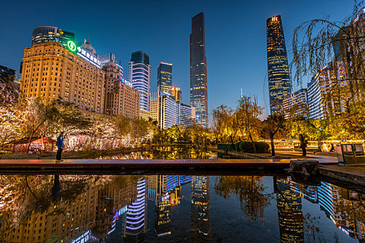 广州珠江新城花城汇广场夜景