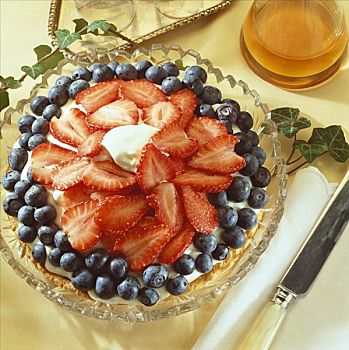 草莓,蓝莓,蛋糕