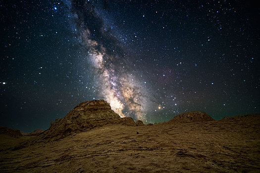 青海鄂博梁星空银河