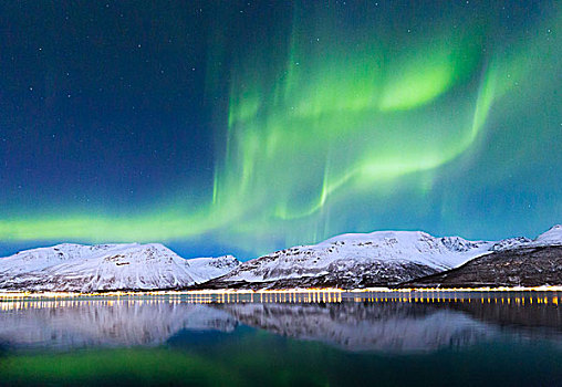 北极光,反射,阿尔卑斯山,特罗姆斯,挪威,拉普兰,欧洲