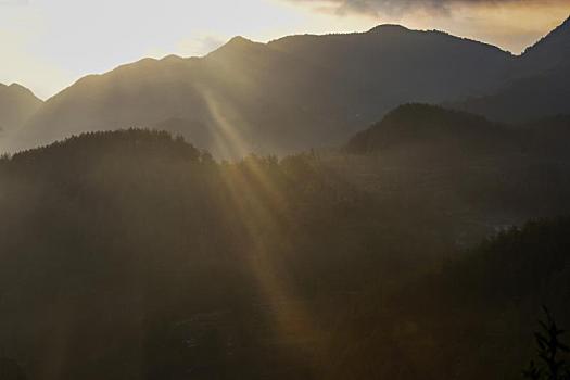 重庆酉阳,睡佛,山下总相宜