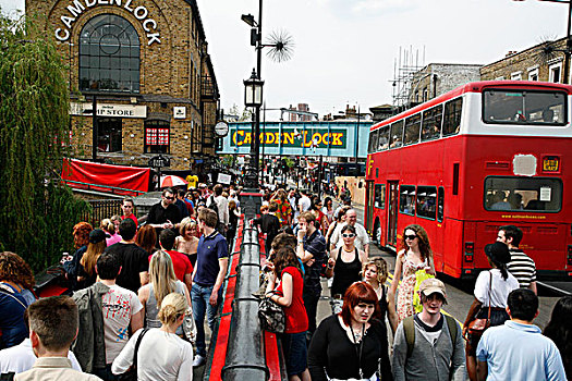 观光客,穿过,卡姆登,公路桥,锁,市场,城镇,伦敦,英国