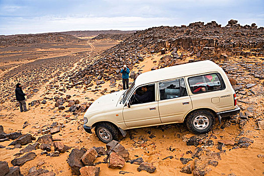 吉普车,石头,荒芜,塔西里,利比亚,撒哈拉沙漠,北非,非洲