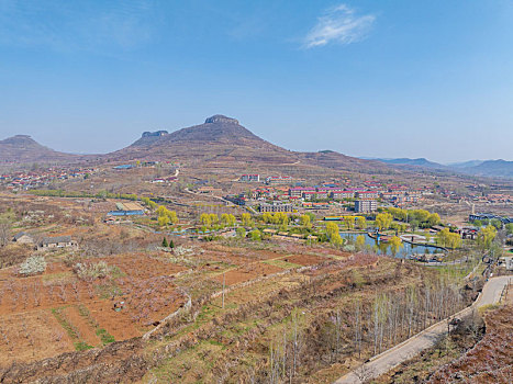 蒙阴岱崮地貌桃花开