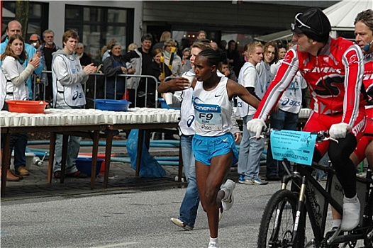 马拉松,2006年,长袍
