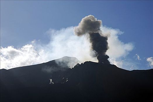 火山爆发,黑烟,岛屿,伊奥利亚,利帕里,西西里,意大利南部,意大利,欧洲