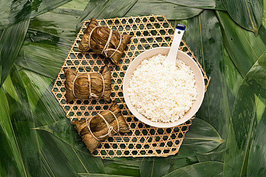 端午節(jié)傳統(tǒng)美食糯米粽子
