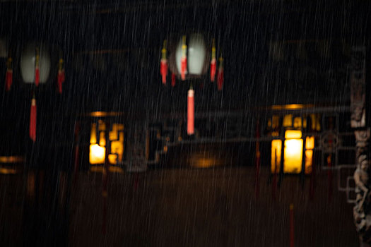 江南古建筑中式灯笼雨季雨滴