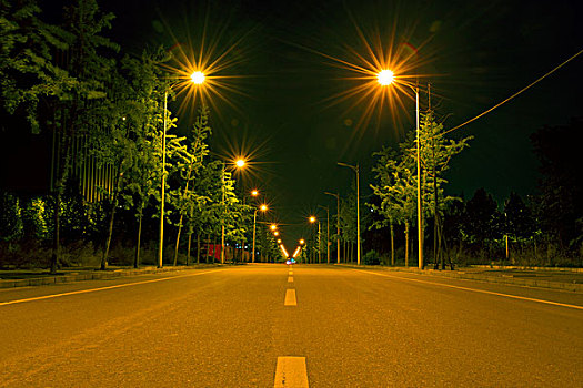 夜里的道路